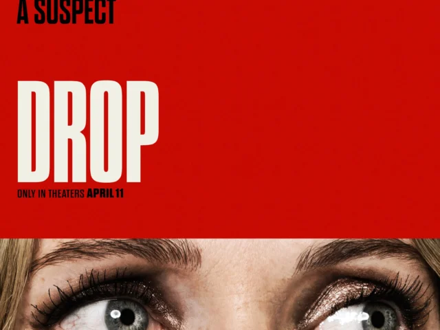 «پوستر فیلم The Drop محصول ۲۰۲۵؛ تصویری تاریک و پرتنش از شخصیت اصلی که در نور ضعیف خیابان ایستاده، در حالی که باران به شدت می‌بارد. عنوان فیلم با فونتی درشت و مرموز در مرکز تصویر قرار دارد و حس تعلیق و دلهره را القا می‌کند.»